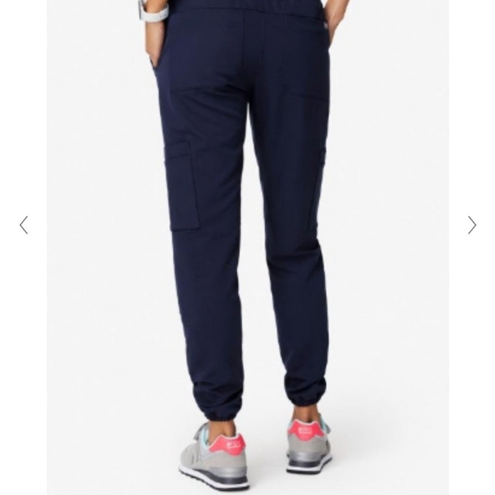 Excellent Figs Limited edition Navy Blue 20 pocket Scrub Joggers Small - Picture 3 of 15